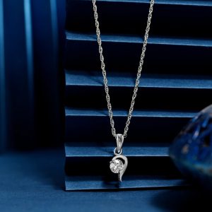 925 half heart with soliter chain pendent